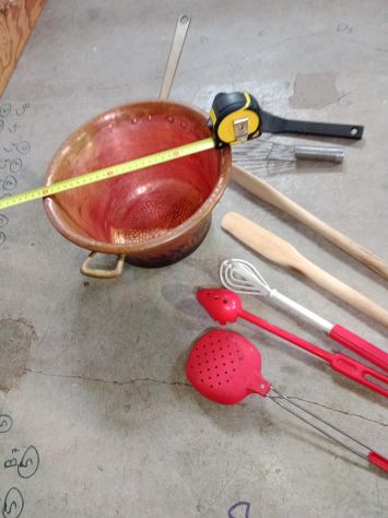 Set composto da paiolo in rame per polenta e vari attrezzi da cucina. - Paiolo - Foto 6