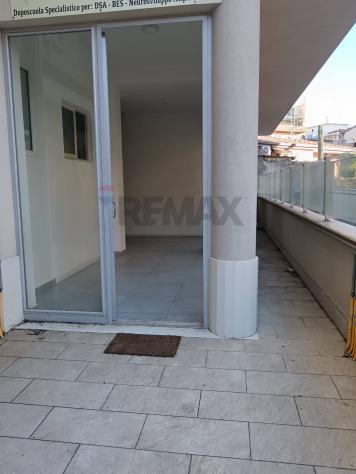 Negozio in vendita a Acireale