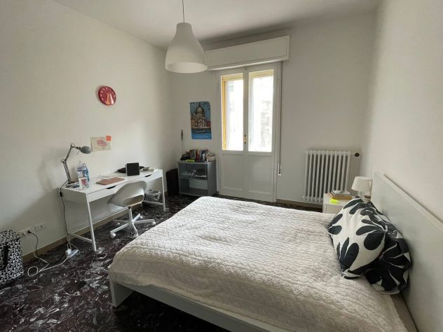 LIBERA AMPIA STANZA SINGOLA ZONA SANTO STEFANO PER STUDENTESSA E LAVORATRICE