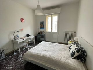 LIBERA AMPIA STANZA SINGOLA ZONA SANTO STEFANO PER STUDENTESSA E LAVORATRICE