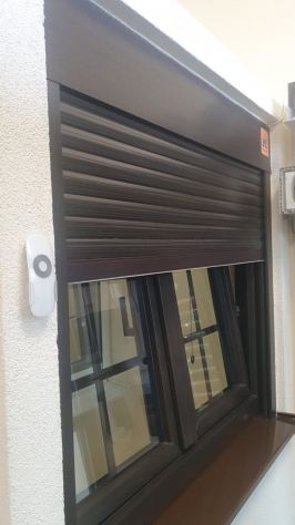 tapparelle coibentate motorizzate e manuali avvolgibili telecomando in alluminio - Foto 7