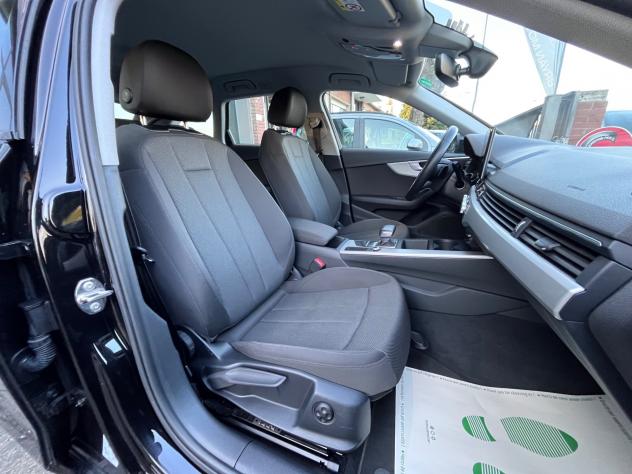 Audi A4 Avant 30 TDI/136 CV S tronic Business Advanced - Foto 7