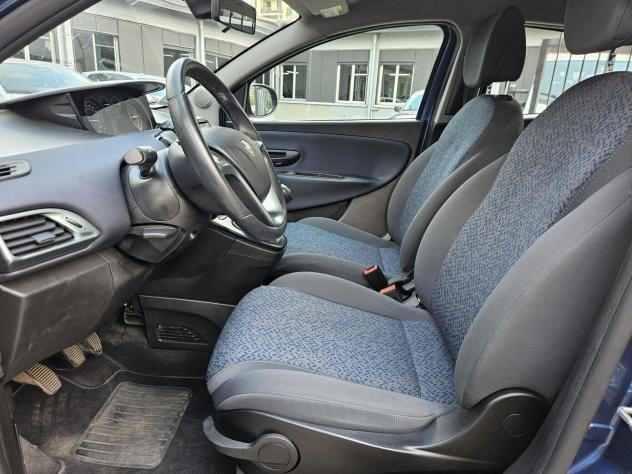 Lancia Ypsilon 1.0 FireFly 70cv Hybrid - Foto 8