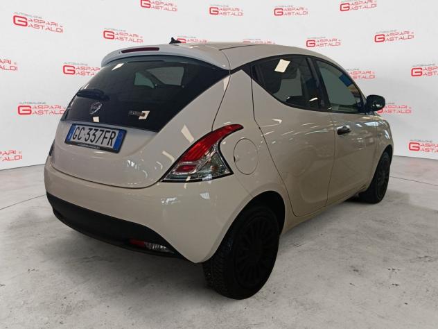 Lancia Ypsilon 1.0 70cv Firefly Hybrid S&S Silver - Foto 3