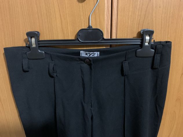 PANTALONI FINO AL SOTTO IL GINOCCHIO CAPRI MARCA”XYZ ITALY” DA DONNA NERI POCO E - Foto 3