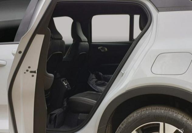 VOLVO XC40 PLUS BLACK EDITION B3 AUT rif. 23802026 - Foto 6