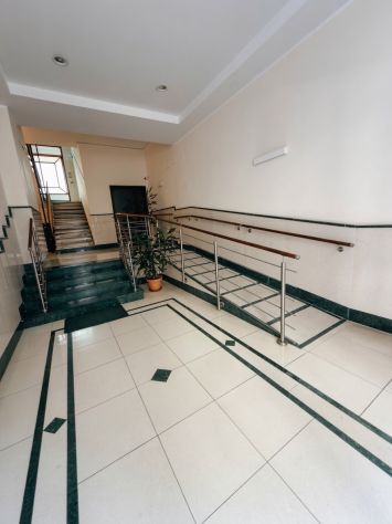 APPARTAMENTO PIANO ALTO IN PIENO CENTRO A SALERNO - Foto 2