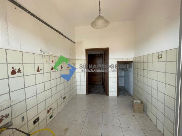 Zona Uncinello a Siena, appartamento con ampio balcone panoramico. - Foto 4