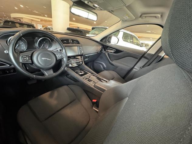 Jaguar F-Pace 2.0D 180cv PURE - Foto 7