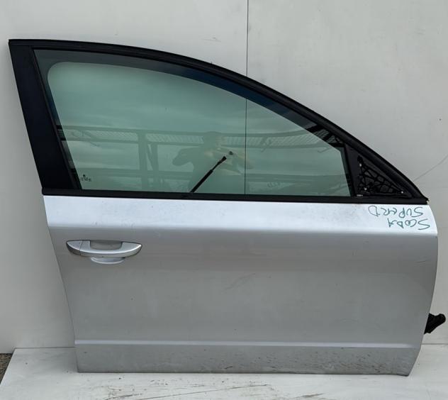 PORTA ANT.D.  ARGENTO C/ALZ. E SERR. 999-U1307485 Carrozzeria  Lamierati esterni  Porte  Porta ant. dx. SKODA - SUPERB - 01-09-2008 - 01-08-2013, SKOD