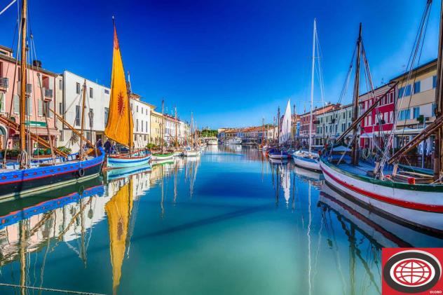 CESENATICO: casa abbinata ai lati DA RISTRUTTURARE con GIARDINO PRIVATO e POSTI AUTO - vista portocanale - Foto 2