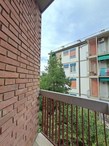 AFFITTASI POSTO LETTO IN DOPPIA ZONA MURRI PER STUDENTESSE - Foto 9