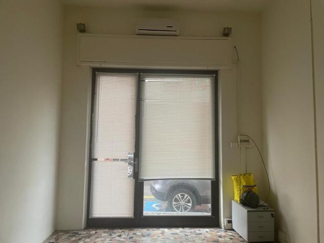 1 Vetrina in vendita a Massa