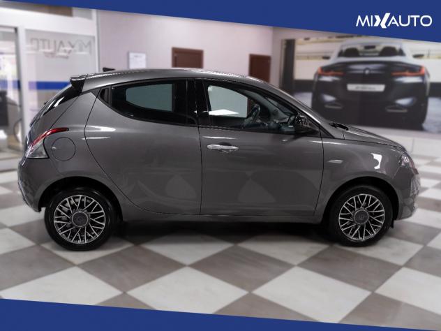 Lancia Ypsilon 1.0 Firefly Hybrid Gold Plus 70CV 5 Porte - Foto 6