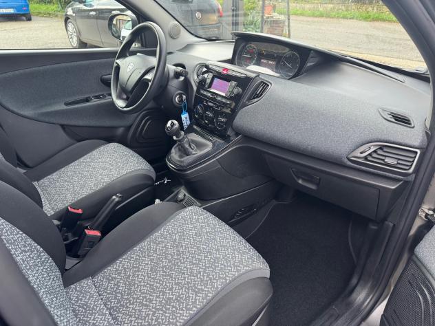 Lancia Ypsilon 1.0 FireFly 5 porte S&S Hybrid Silver Plus - Foto 10