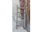 Vecchie scale  fienile pioli legno
