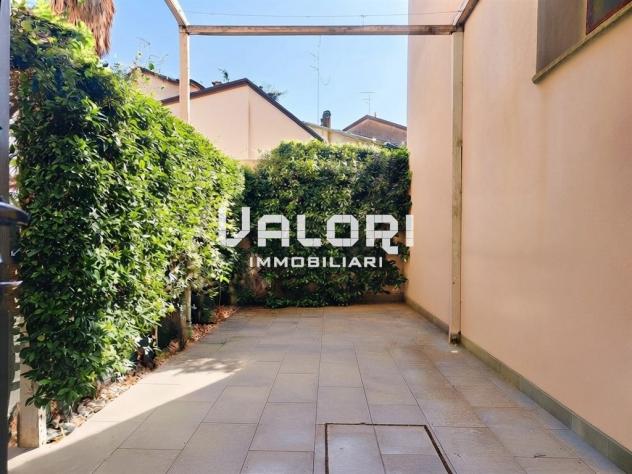 INCANTEVOLE TERRA-CIELO RISTRUTTURATA CON CORTE PRIVATA E GARAGE - Foto 7