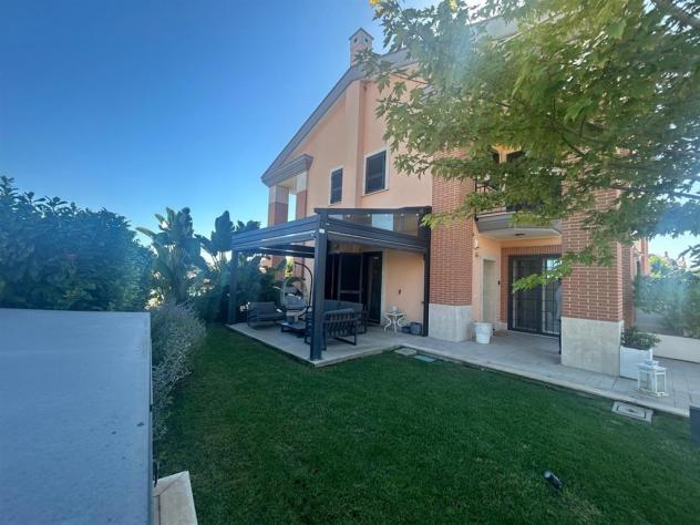 Mezzocamino, in contesto signorile, Villa di oltre 200 mq con piscina a sfioro, box e tre posti auto. - Foto 15