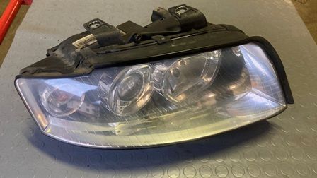 Faro anteriore DX Audi A4 B6 del 2004 (8E0941004F) - Foto 2