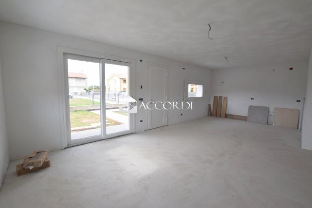 CASA INDIPENDENTE di 6 vani e di 220 mq (VEDELAGO) rif. ZI150 - Foto 2