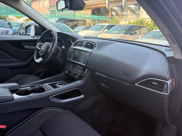 Jaguar F-Pace 2.0 D 180 CV AWD aut. R-Sport - Foto 9