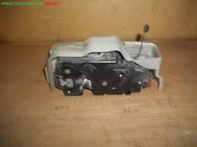 SERRATURA PORTA ANT.S. 9 FILI SPINA AZZURRA VOLKSWAGEN TOURAN (1T) Carrozzeria Lamierati esterni Porte Serratura porta a SKODA - OCTAVIA - 01-01-2