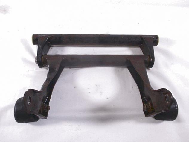 SUPPORTO MOTORE APRILIA LEONARDO 150 (1997 - 2002)AP8135850 CON DIFETTO