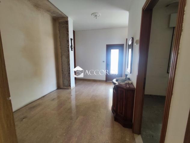 CASA INDIPENDENTE di 6 vani e di 300 mq (VITTORIO VENETO) rif. SM60 - Foto 7