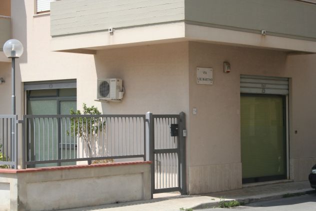 Affitto locale categoria C1,ottime condizioni non arredato ampio parcheggio. - Foto 3