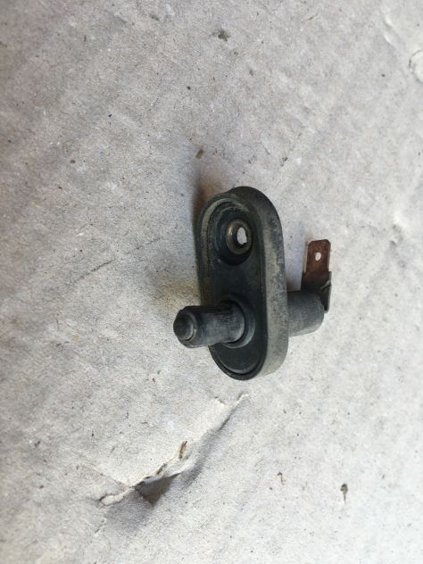 Pulsante Contatto Porta Posteriore DESTRA SINISTRA MAZDA Pick Up B2500 2.5 TD 04