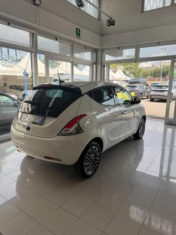 LANCIA YPSILON 1.0 HYBRID GOLD PLUS FULL OPTIONAL - Foto 3