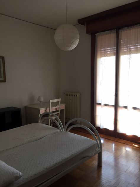 MODENA, ZONA VIALI, BELLA CAMERA ARREDATA - Foto 8