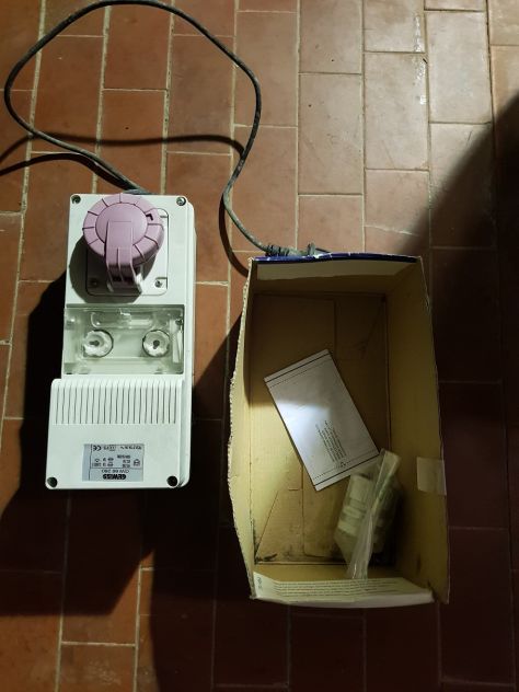 presa 24 volt per officina gewiss con trasformatore 220 v /24v come foto - Foto 2