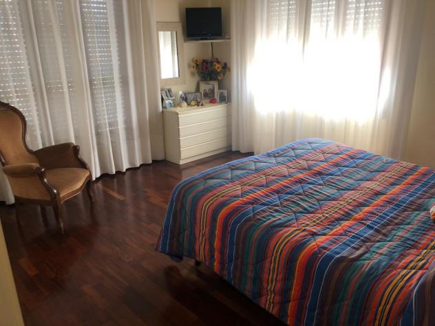 Lido di Camaiore, appartamento di 100mq, a circa 400 metri dal pontile, in ottimo stato e ben rifinito al 1° piano di 2 con POSTO AUTO. Ingresso in am - Foto 9