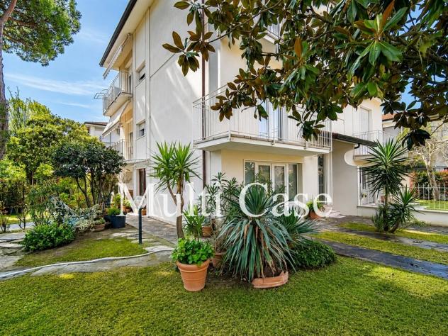VILLA BIFAMILIARE A POCHI METRI DAL MARE - LIDO DI CAMAIORE (LU) - Foto 6