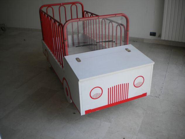 Lettino per bambini con cassettone verticale (NUOVO)