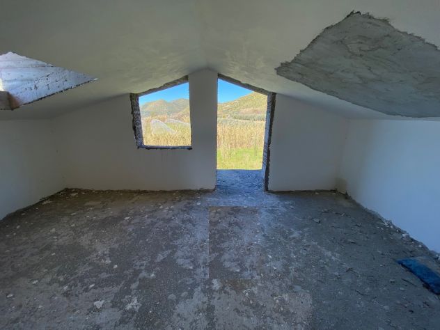 VILLA PANORAMICA ALLO STATO GREZZO CON TERRENO DI 3.800 MQ CIRCA - -RIF. V2508 - Foto 4