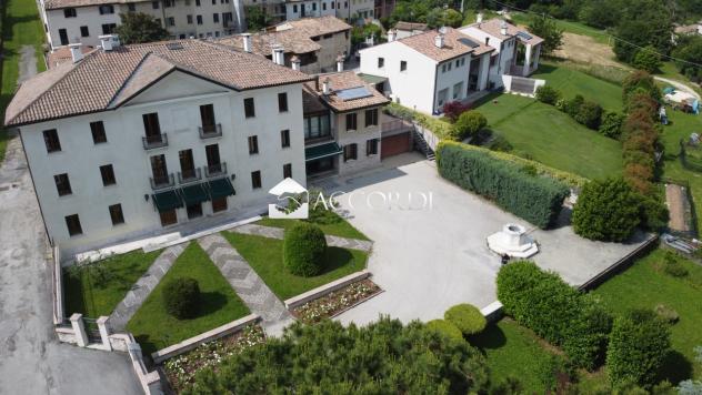 VILLA di 21 vani e di 800 mq (POSSAGNO) rif. DG206AB