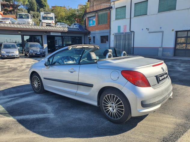 Peugeot 207 1.6 HDi 110CV CC Fine - Foto 3