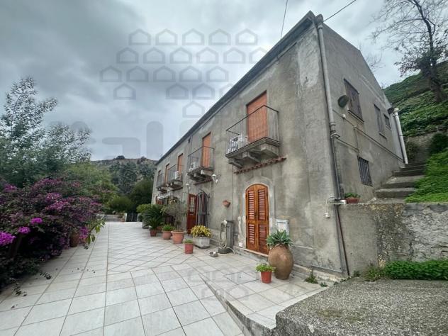 VILLA di 6 vani e di 250 mq (VILLAFRANCA TIRRENA) rif. 2VS17036
