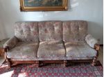 Salotto vintage con divano a tre posti e due poltrone