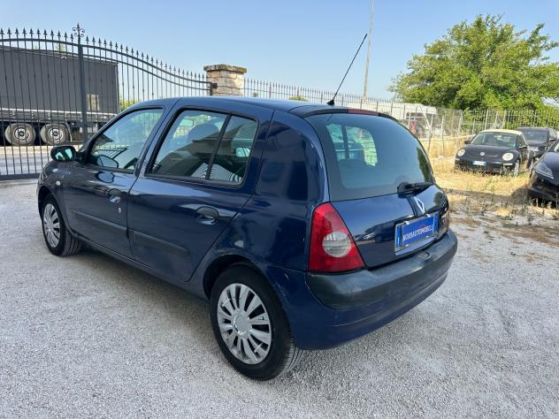 Renault Clio 1.5 dCi 65CV 5PT A/C - Foto 8