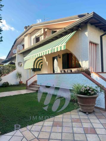 Villetta bifamiliare in vendita a Lido di Camaiore - Camaiore 180 mq Rif: 1423847 - Foto 2