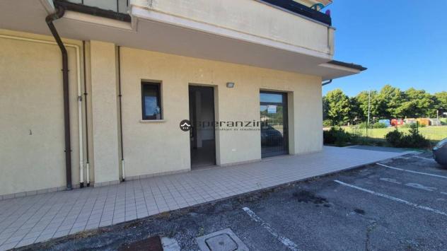 PONTE DEGLI ALBERI: Nella zona commerciale/direzionale di ponte degli alberi, all'interno del comune di montefelcino, proponiamo in vendita un luminos - Foto 10