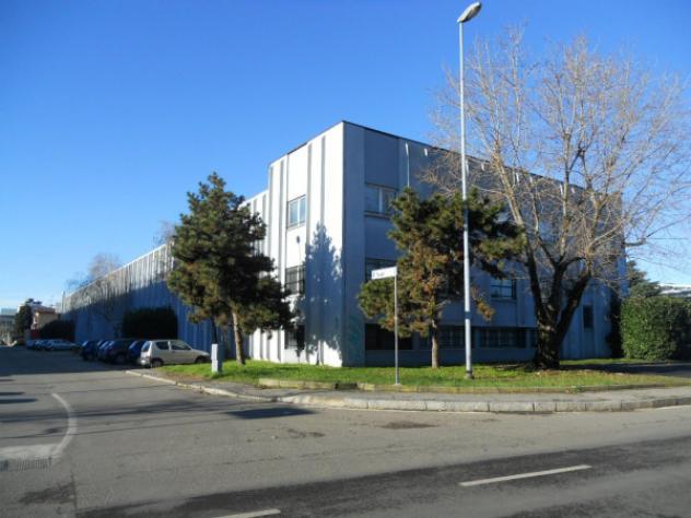 Immobile di 495 m² con più di 5 locali in vendita a Pero