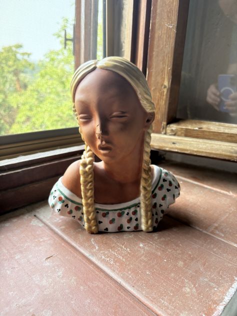 Busto femminile vintage in terracotta policroma – ceramica artistica italiana