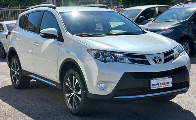 TOYOTA RAV4 2.2D 4WD Lounge White Ed. - 2014 - Foto 2