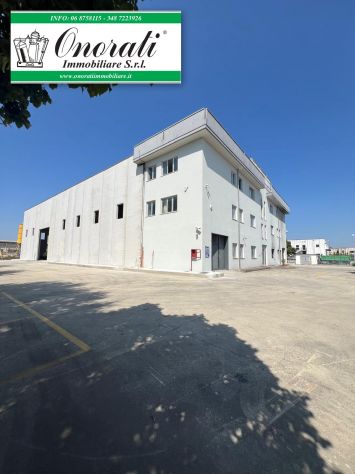 A-1042 CAPANNONE MQ. 2.000 MONTEROTONDO (RM)