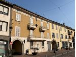 SEMI INDIPENDENTE - AMPIO 4 LOCALI CON BOX NEL CENTRO PAESE