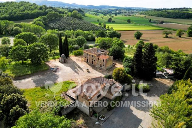 Rustico / Casale di 300 m² con più di 5 locali e box auto in vendita a Montepulciano - Foto 6
